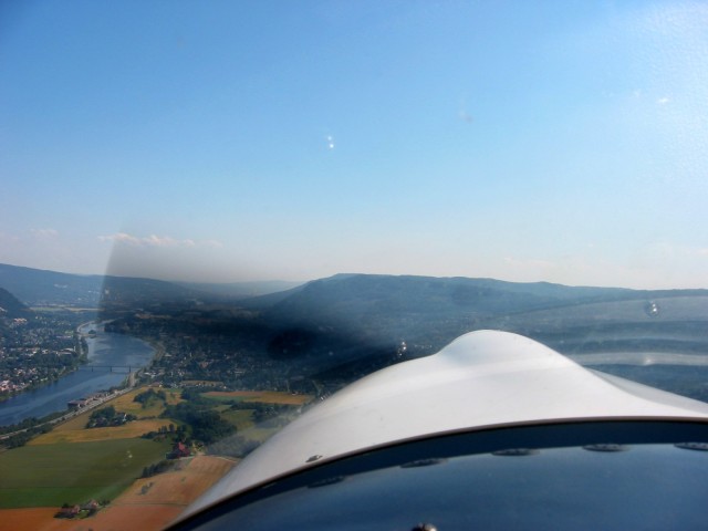 9/8 LN-DFL klatrer ut fra ENHS i retning Mj�ndalen