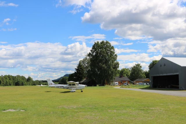 YDM p� vei ut og DFM p� vei inn.