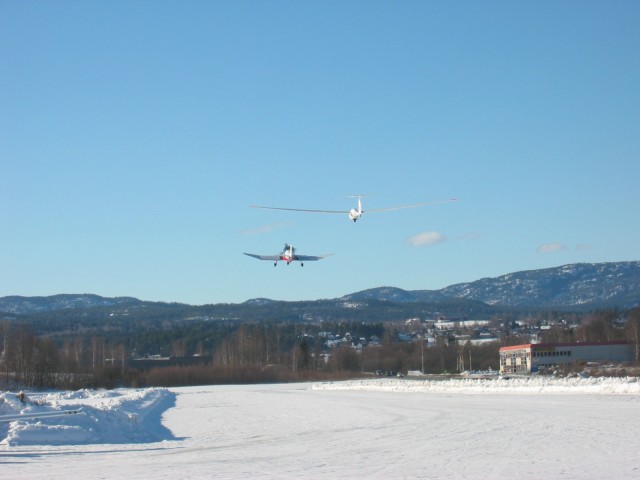 Robinen klatrer ut med slep. Ikke noe � si p� ytelsen her.