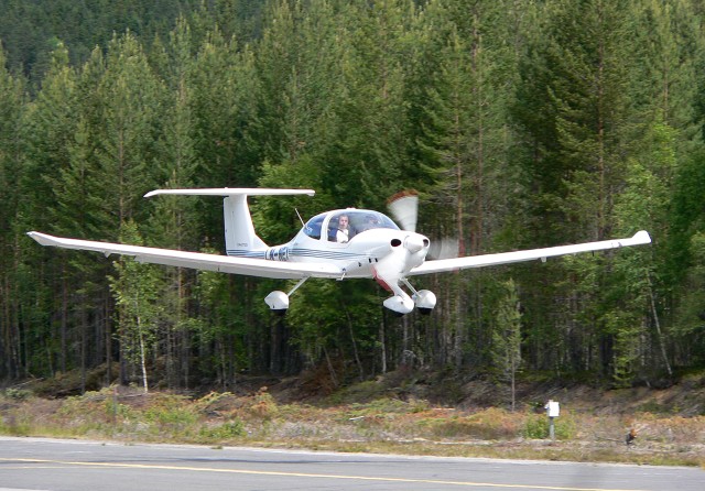 Oslo Flyklubbs DA-40 p� vei hjem igjen til Kjeller