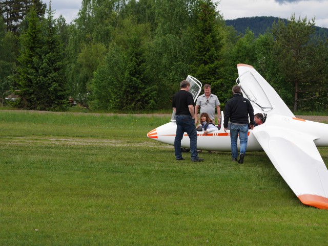 Blid ordf�rer etter landing